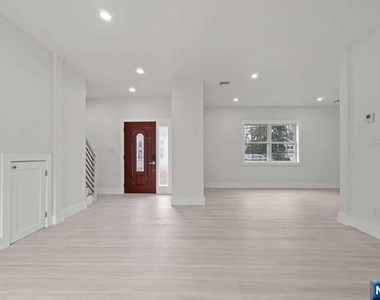 417 A Frances - Photo Thumbnail 2