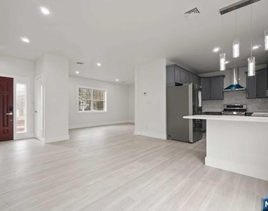 417 A Frances - Photo Thumbnail 1