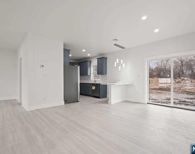 417 A Frances - Photo Thumbnail 4