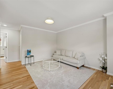 901 Washington - Photo Thumbnail 2