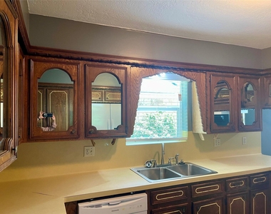 9626 Hearthwood Drive - Photo Thumbnail 13