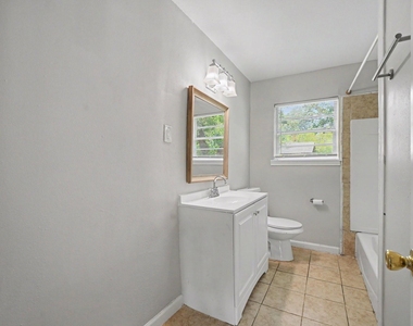 8433 Woodlyn Road - Photo Thumbnail 15