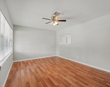 8433 Woodlyn Road - Photo Thumbnail 2