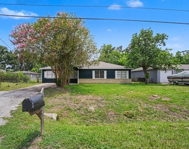 8433 Woodlyn Road - Photo Thumbnail 1