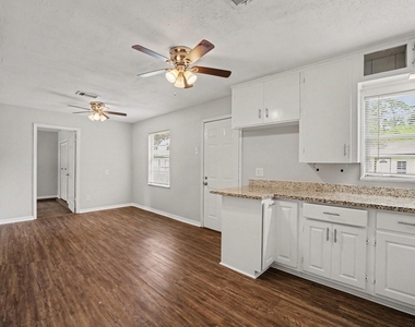 8433 Woodlyn Road - Photo Thumbnail 6