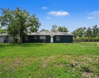8433 Woodlyn Road - Photo Thumbnail 16