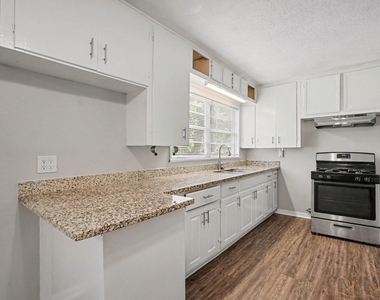 8433 Woodlyn Road - Photo Thumbnail 7
