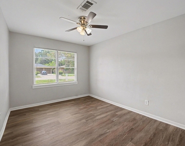 8433 Woodlyn Road - Photo Thumbnail 8