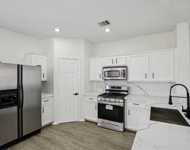 1705 Stuart Street - Photo Thumbnail 7