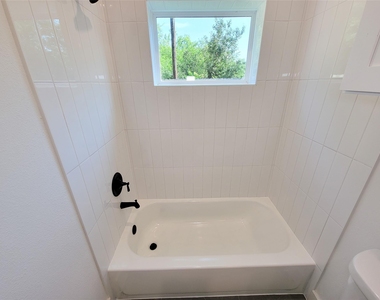 7705 Earl Rudder Way - Photo Thumbnail 32