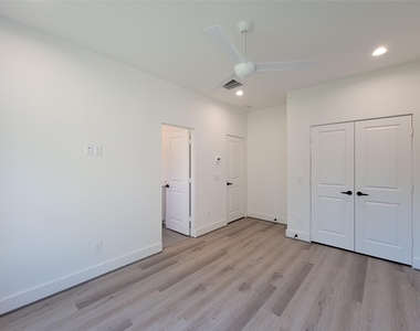 7705 Earl Rudder Way - Photo Thumbnail 5