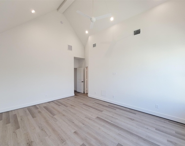 7705 Earl Rudder Way - Photo Thumbnail 14