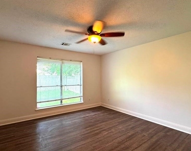 6422 Diamond Rock Drive - Photo Thumbnail 10