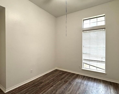 6422 Diamond Rock Drive - Photo Thumbnail 4