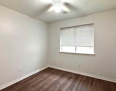 6422 Diamond Rock Drive - Photo Thumbnail 6