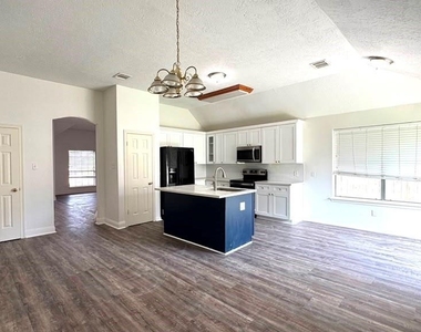 6422 Diamond Rock Drive - Photo Thumbnail 16