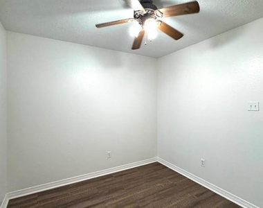 6422 Diamond Rock Drive - Photo Thumbnail 2