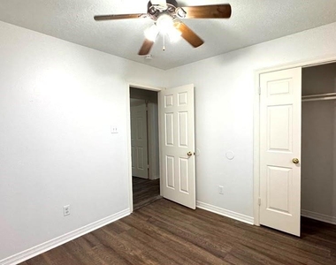 6422 Diamond Rock Drive - Photo Thumbnail 7