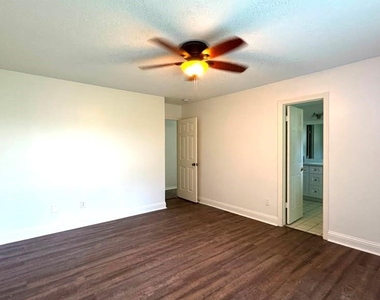 6422 Diamond Rock Drive - Photo Thumbnail 11