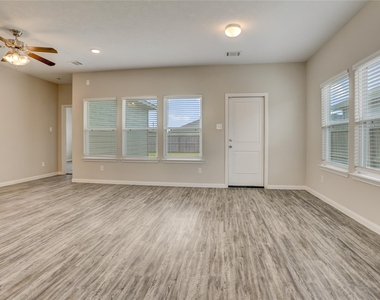 64 Road 51024 - Photo Thumbnail 6