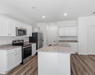 15052 Ronan Drive - Photo Thumbnail 9