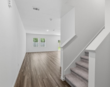15052 Ronan Drive - Photo Thumbnail 3