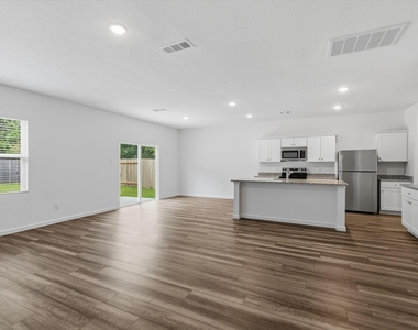 15052 Ronan Drive - Photo Thumbnail 5
