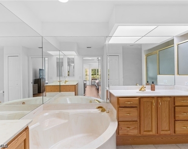 5805 Grande Reserve Way - Photo Thumbnail 24
