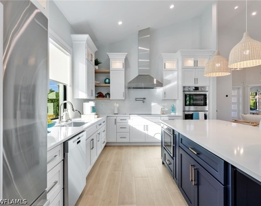 685 6th Avenue - Photo Thumbnail 6