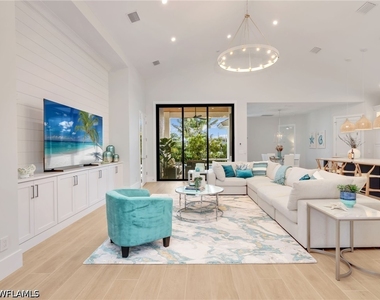 685 6th Avenue - Photo Thumbnail 2