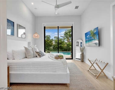 685 6th Avenue - Photo Thumbnail 15