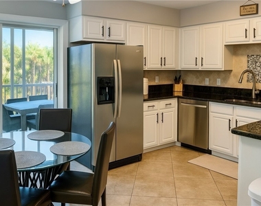 633 Palm View Drive - Photo Thumbnail 2