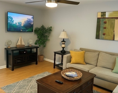 633 Palm View Drive - Photo Thumbnail 4