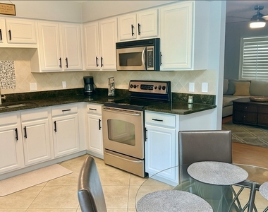 633 Palm View Drive - Photo Thumbnail 3