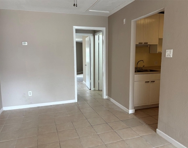 1014 Graham Drive - Photo Thumbnail 3
