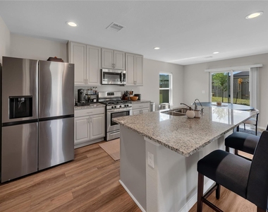 2147 Twisted Cedar Court - Photo Thumbnail 9