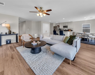 2147 Twisted Cedar Court - Photo Thumbnail 7