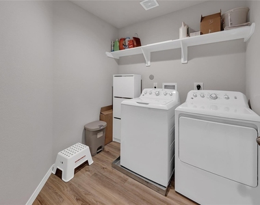 2147 Twisted Cedar Court - Photo Thumbnail 17