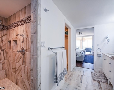 6585 Nicholas Boulevard - Photo Thumbnail 10