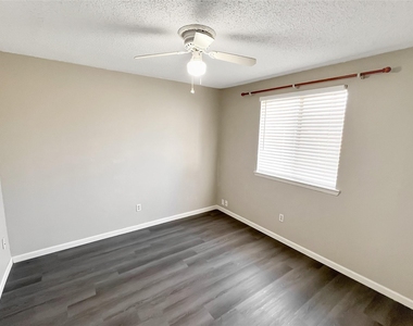 15018 Cypress Green Drive - Photo Thumbnail 11