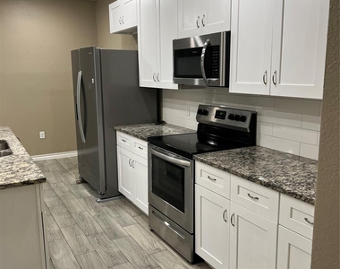 310 West Watson St  Unit A - Photo Thumbnail 9