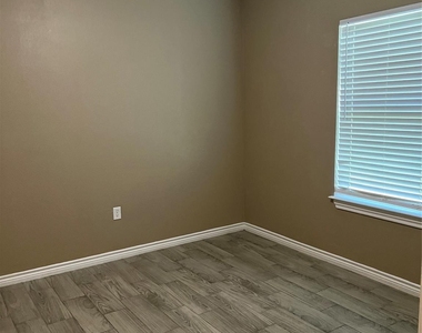 310 West Watson St  Unit A - Photo Thumbnail 11