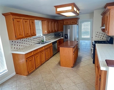 1522 24th Street - Photo Thumbnail 6