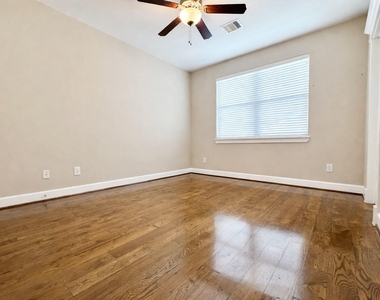 1206 W 14th Street - Photo Thumbnail 37