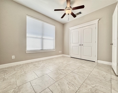 1206 W 14th Street - Photo Thumbnail 8