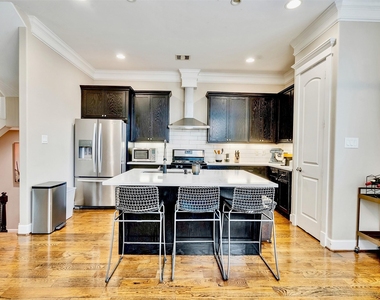 1206 W 14th Street - Photo Thumbnail 24