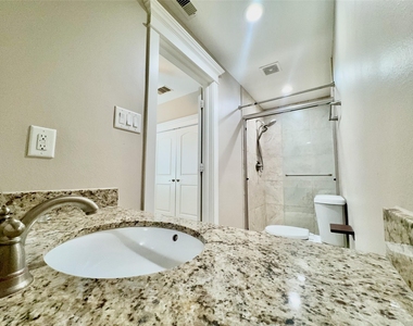 1206 W 14th Street - Photo Thumbnail 12