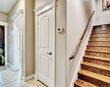 1206 W 14th Street - Photo Thumbnail 13