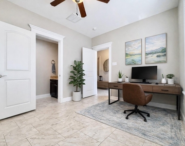 1206 W 14th Street - Photo Thumbnail 11