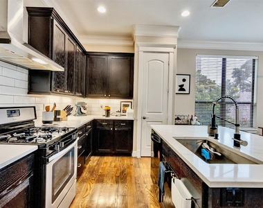 1206 W 14th Street - Photo Thumbnail 23